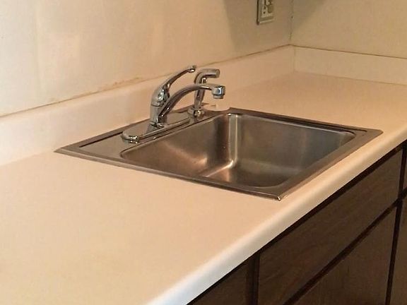 Kitchen with lots of counter/cabinet space