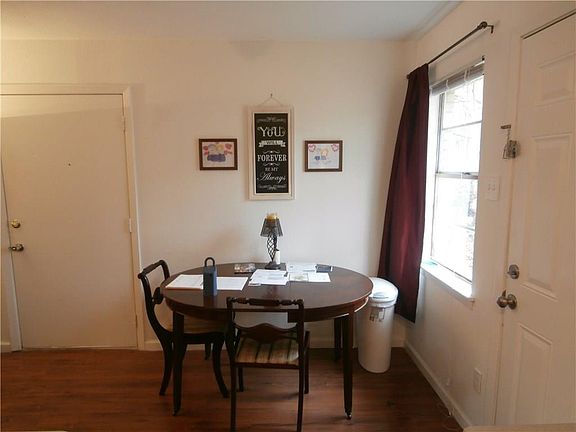 5th image of 1213 Greenbriar Dr
