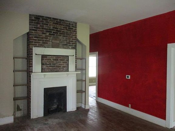 5th image of 325 Douglas Ave