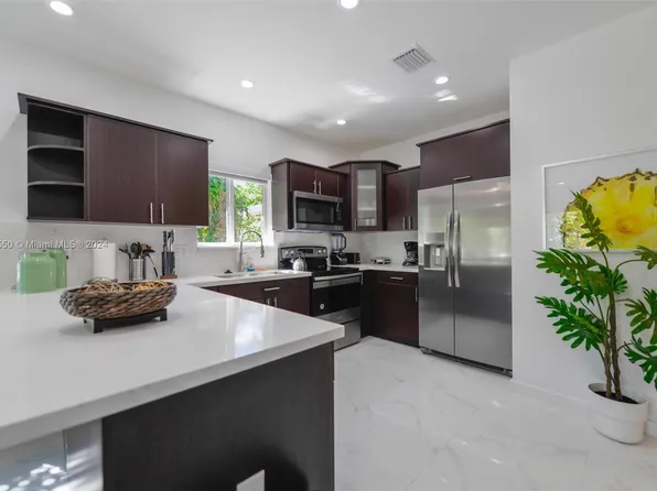 1987 NW 49th St, Miami, FL 33142