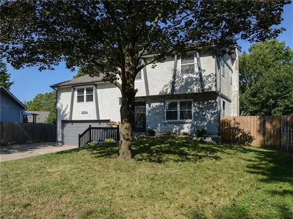 2104 E Arrowhead Cir, Olathe, KS 66062