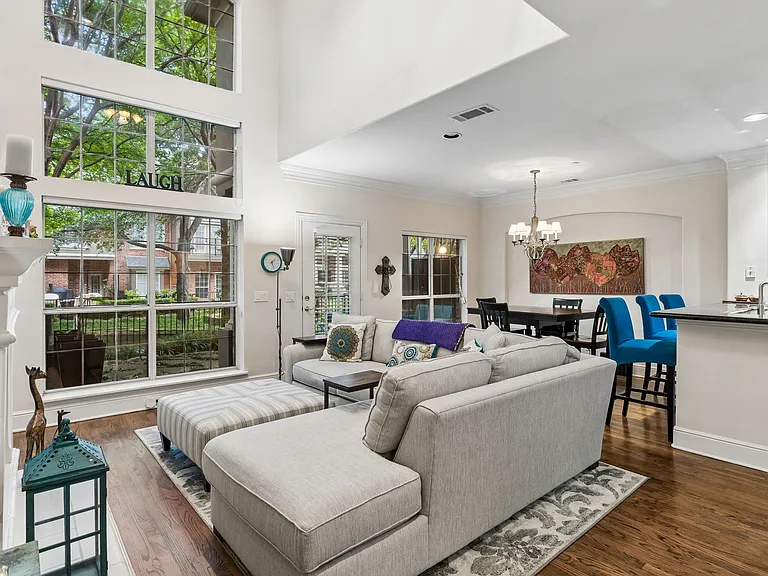 4147 Towne Green Cir — Photo 5