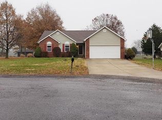 139 Pebblebrook Ln, Troy, IL 62294