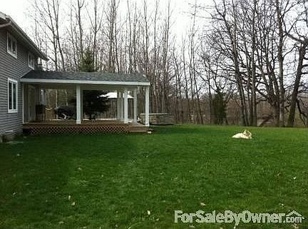 Large Covered Deck : Ready for screening