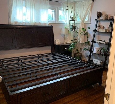 2nd image of 649 Montrose Ave