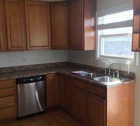 3rd image of 665 Hill St NE