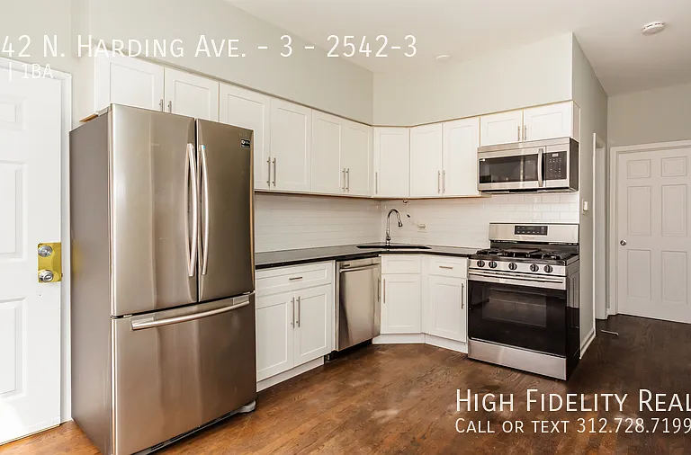 2542 N Harding Ave #3 — Photo 4