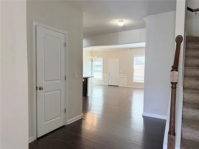 1033 Haley Woods Ln — Photo 3