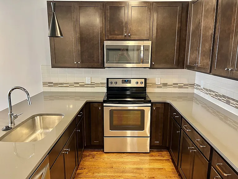 1035 Chester Ave #2 — Photo 6