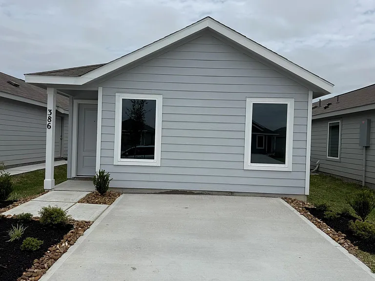 386 Lucia Way — Photo 1