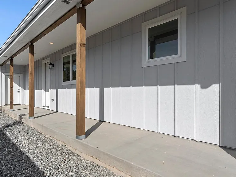 2525 W Wesley Ave — Photo 17