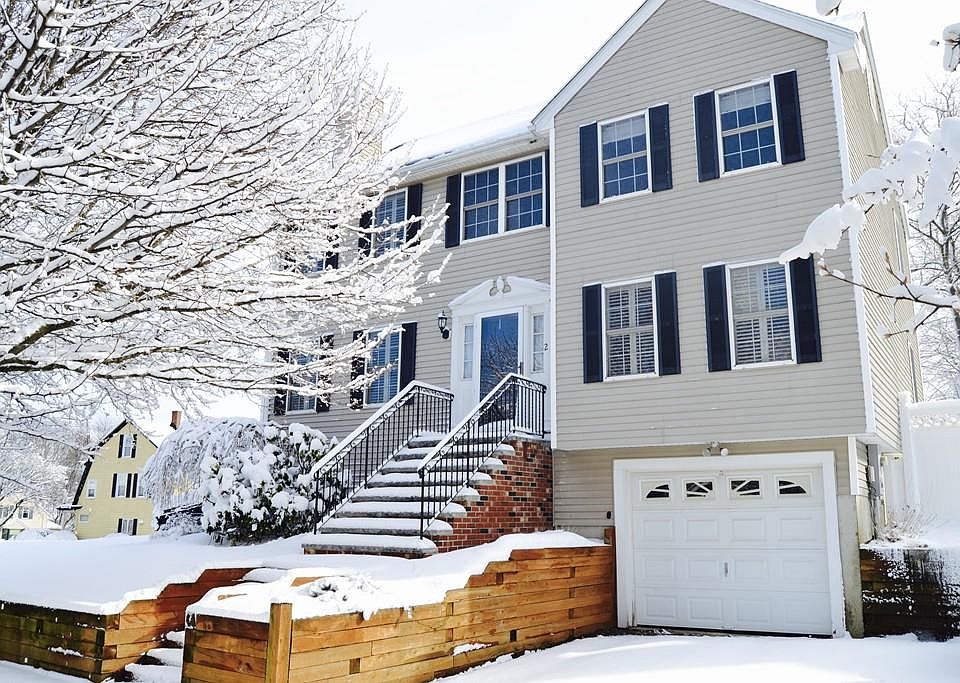 1st image of 2 Hilltop Dr