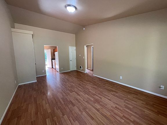 2nd image of 5273 NE Stephens St