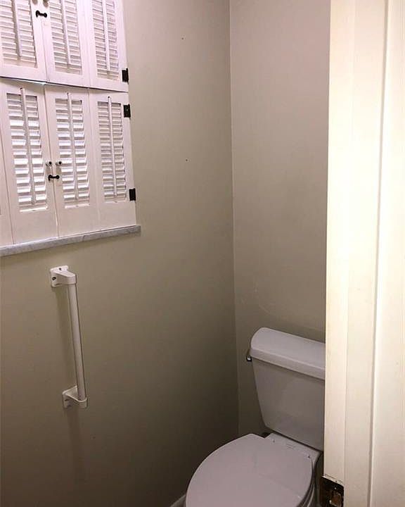 1st image of 906 Kings Row Ave
