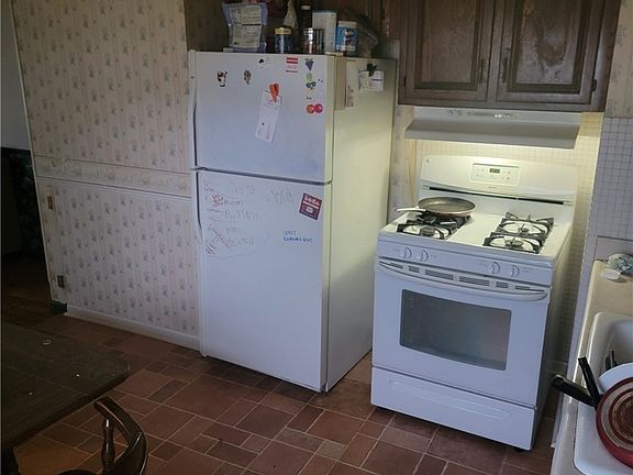 5th image of 531 E 331st St