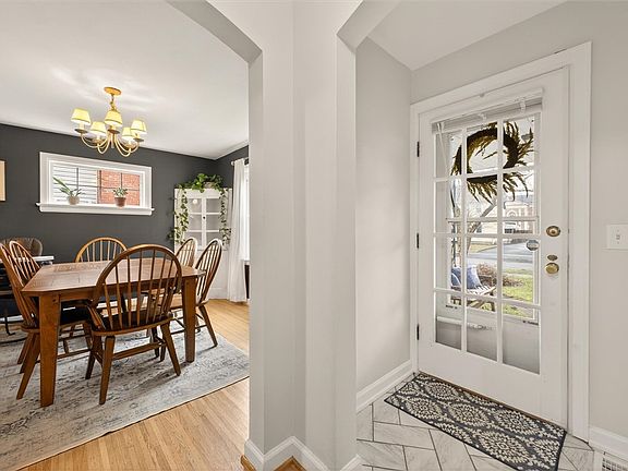 5th image of 22 Biltmore Dr