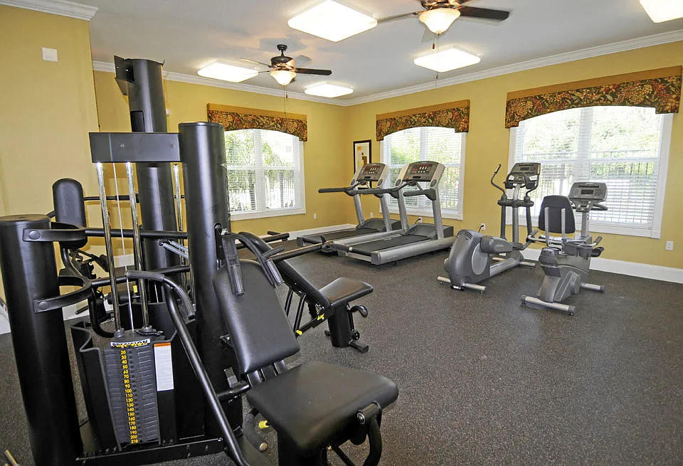 Hunt Club Apartments — Photo 3