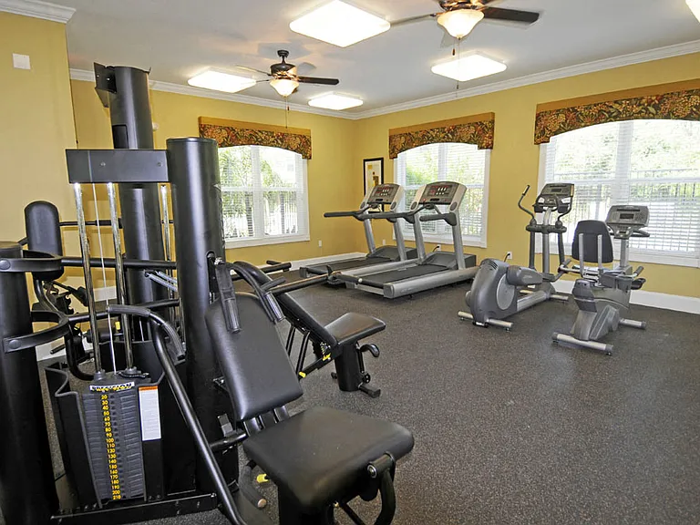 Hunt Club Apartments — Photo 3