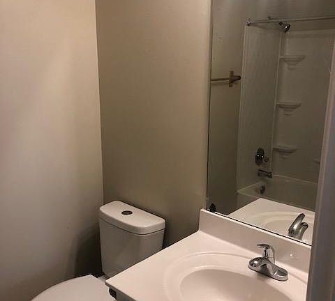 4th image of 3375 Greenway Dr
