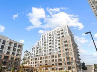 8 Beverley Glen Blvd #307, Vaughan, ON L4J 0G8