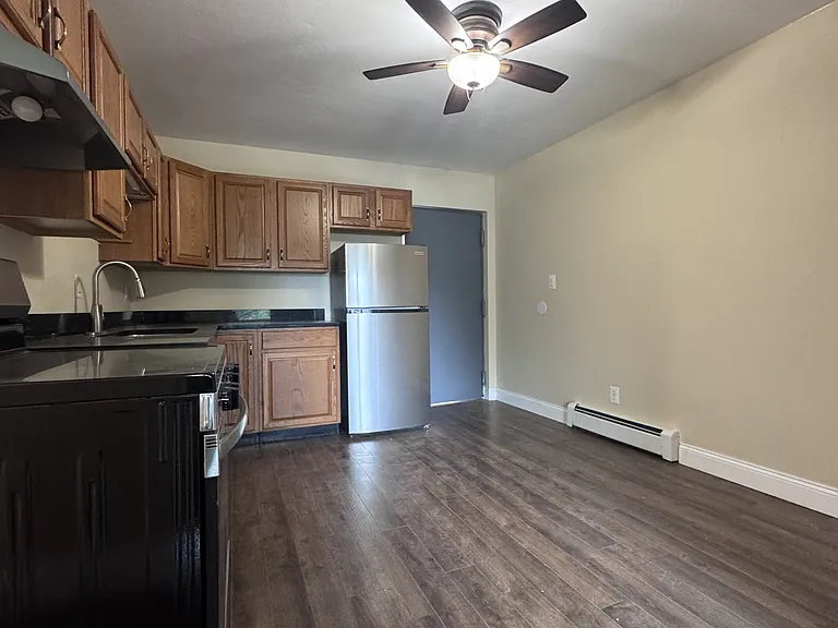 400 Riverside Dr #13 — Photo 2