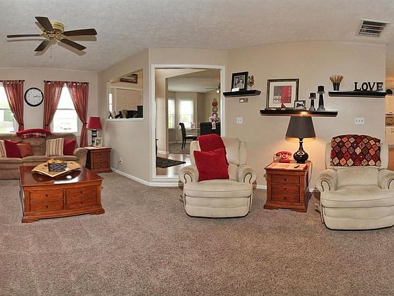 4th image of 880 Crystal Lake Dr