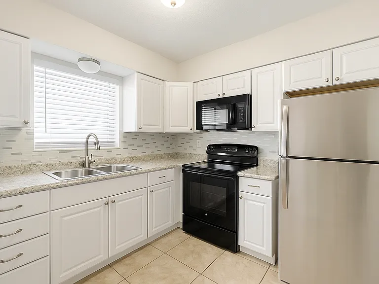 Del Rio Apartment Homes — Photo 21