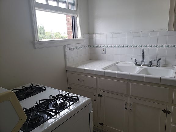 4th image of 564 N Larchmont Blvd APT 304