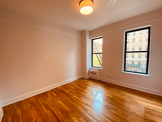 Rented by Metropolis Real Estate of Manhattan | media 7