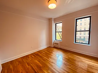 Rented by Metropolis Real Estate of Manhattan