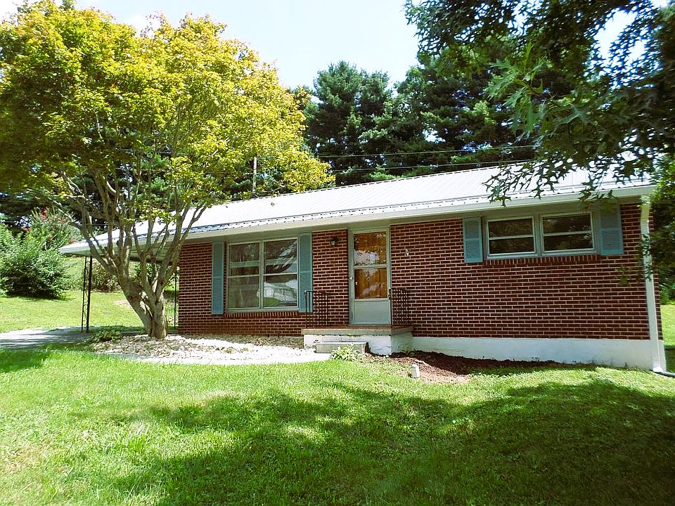 1st image of 210 Roundhill Dr