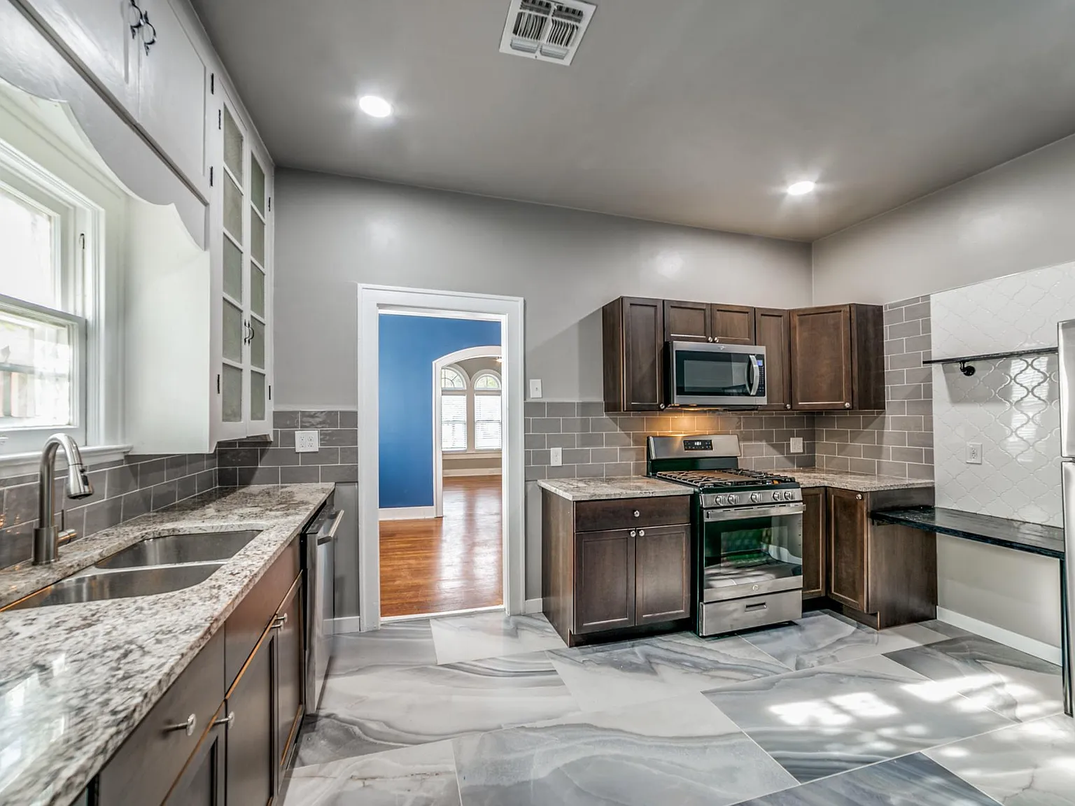 3 bed, 1644 sqft, $2,800 — Photo 3