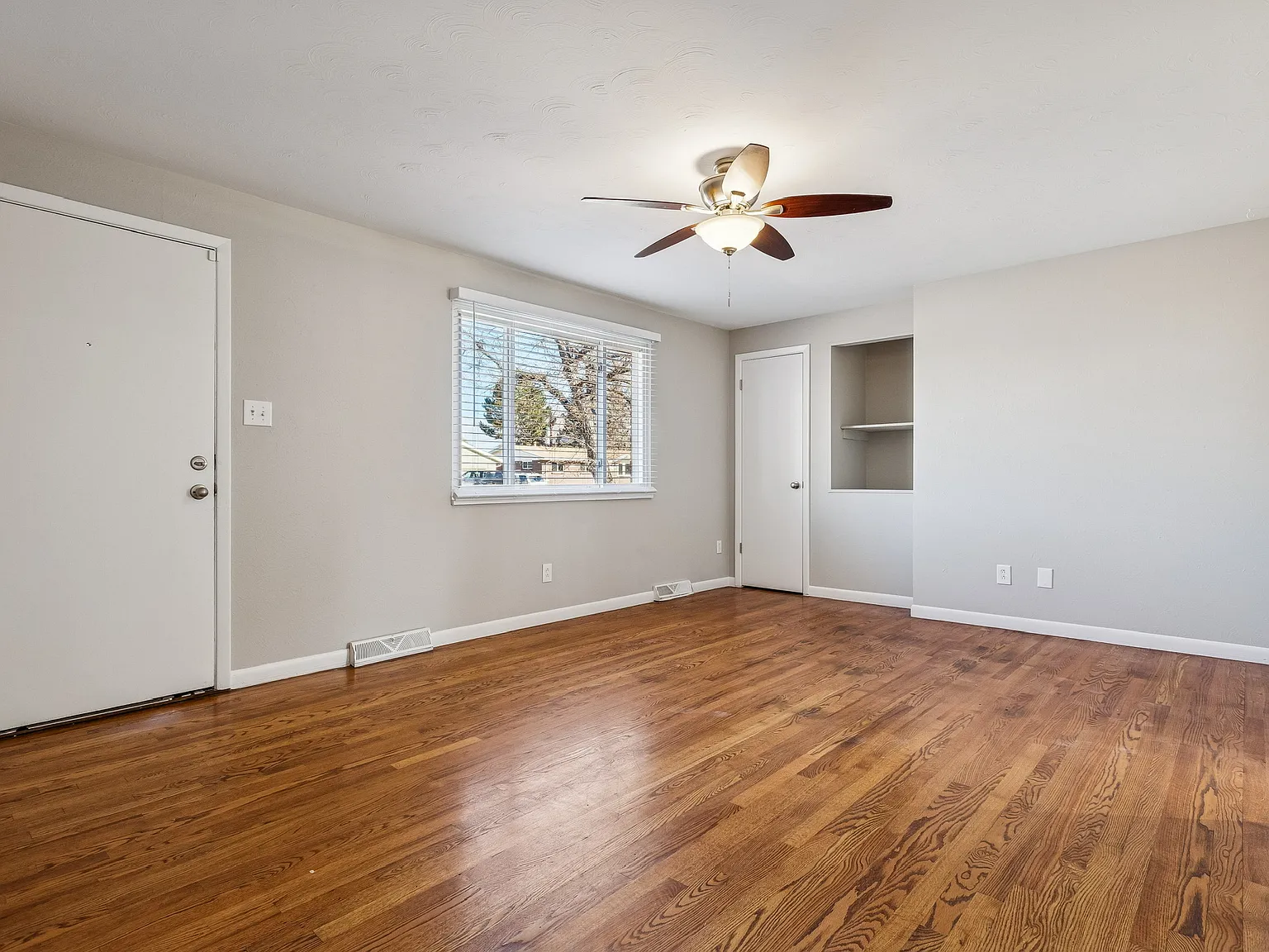 3 bed, 1800 sqft, $2,600 — Photo 3
