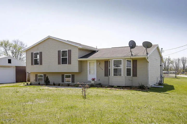 3354 Babylon Rd photo 1