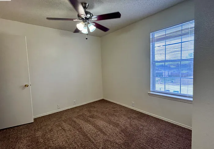 4 bed, 2.5 bath, $1,995 — Photo 4