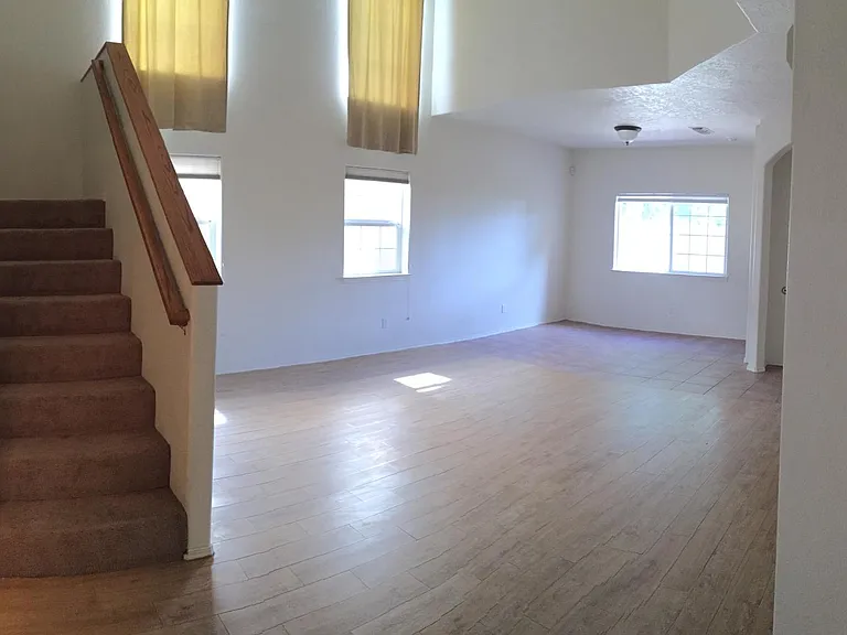 7432 Peregrine Rd NE — Photo 2