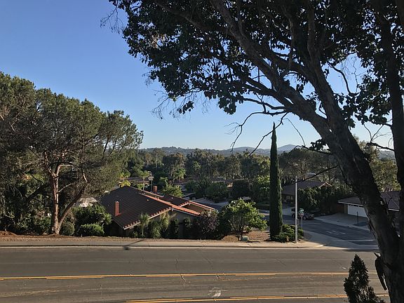 4th image of 186 Redwood Ln