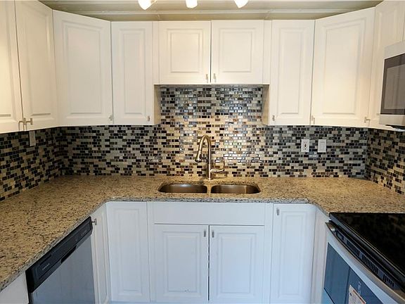 5th image of 1605 Rowland Ln