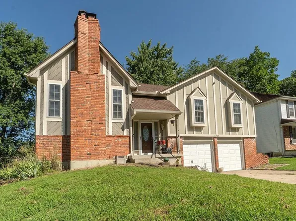 13920 S Sycamore St, Olathe, KS 66062