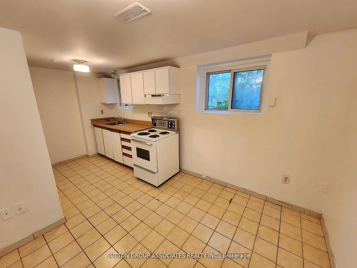Building Photo - 134 Grand Ave #D