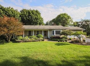 522 Thornell Rd, Pittsford, NY 14534