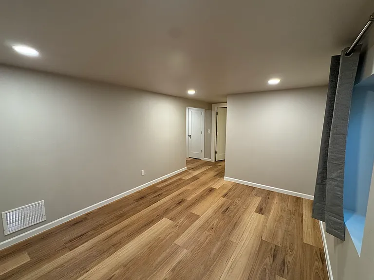 1205 S Grape St — Photo 11