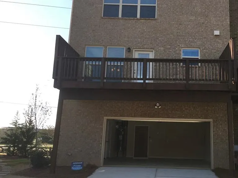 631 Greencrest Ln — Photo 34