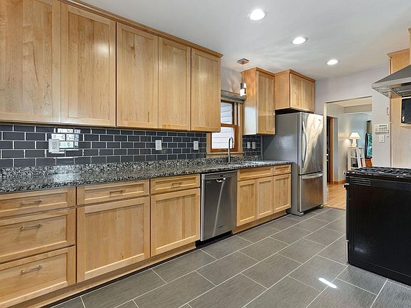 4th image of 4020 Boardman St