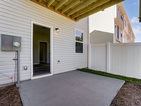 Photo Representation of the Harmony End plan. Colors, finishes and options will vary.