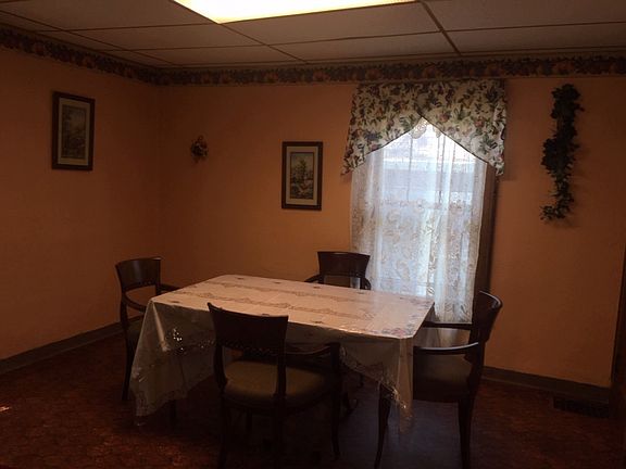 2nd image of 1420 W Palmer Ave