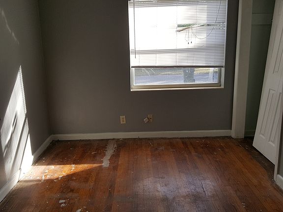 4th image of 532 W De Soto St