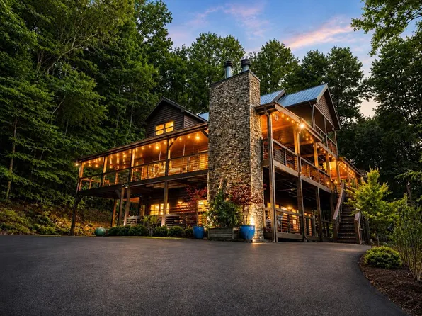 135 Bandit Ln, Blue Ridge, GA 30513
