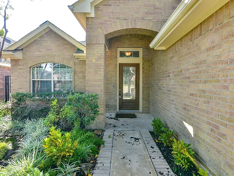 18323 S Elizabeth Shore Loop — Photo 2