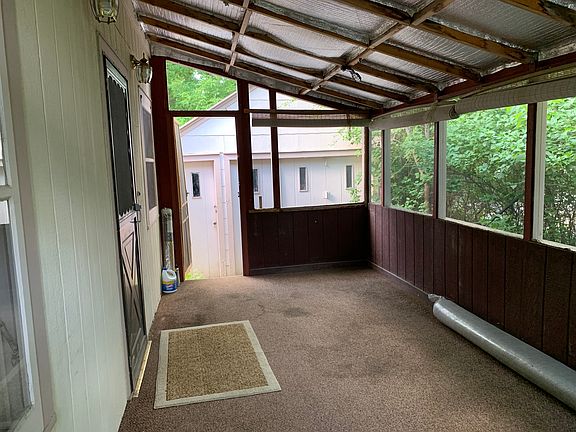 Screened-In Porch